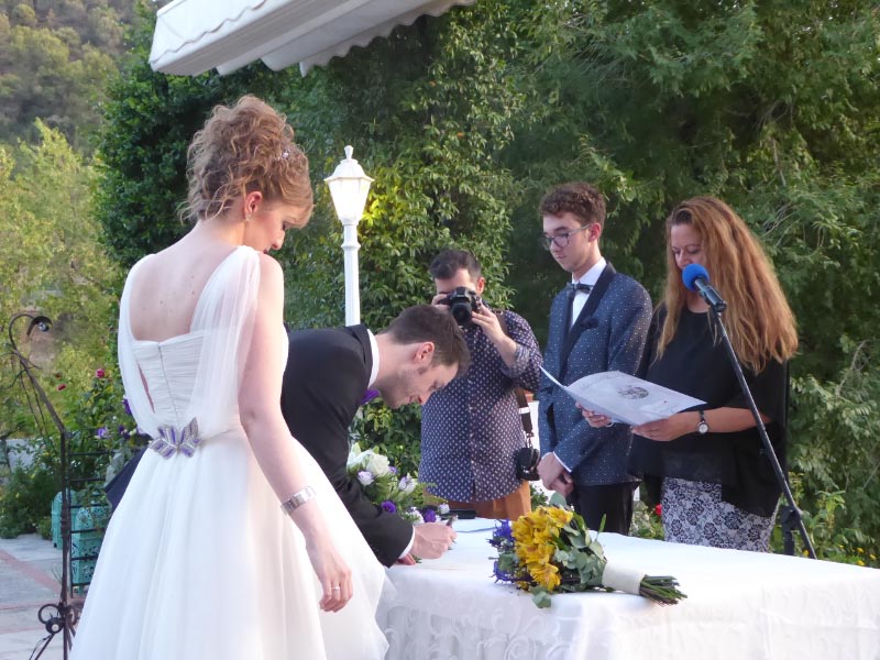 Signing the marriage certificate. Hayden & Andrea's wedding, Granada ES
