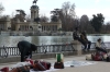 Hawkers in front of the Monument to Alfonso XII in Parque del Buen Retiro, Madrid