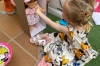 B unwrapping presents at her 3rd birthday party. Granada ES